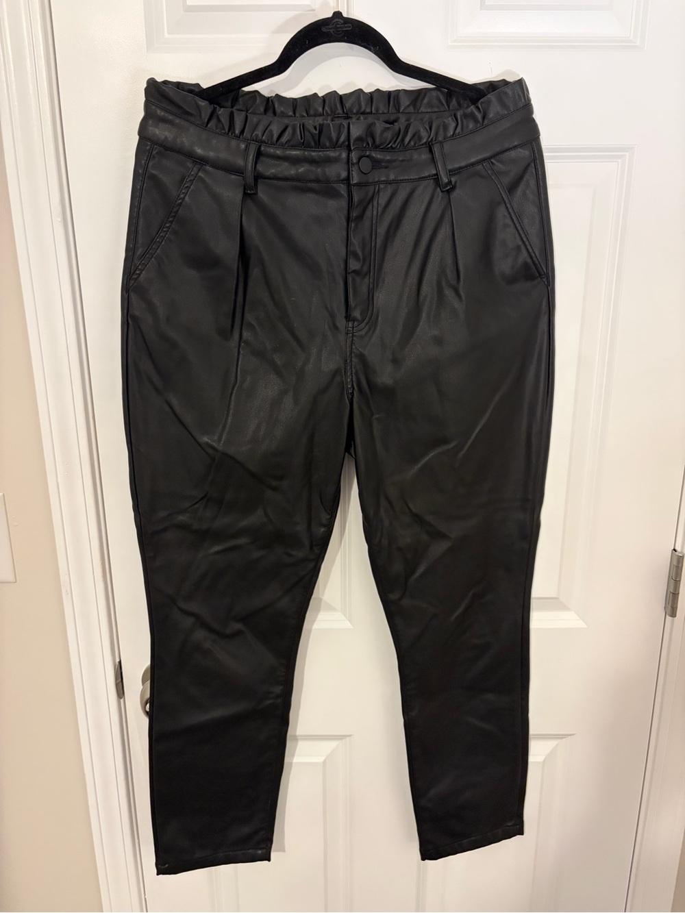 JustFab Black Faux Leather Paperbag Ruffle Trouser Pants - 32/14